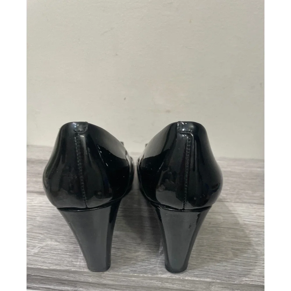 Tory Burch Gigi  Black Patent Leather Logo Wedge Pumps Heels Size 6.5M